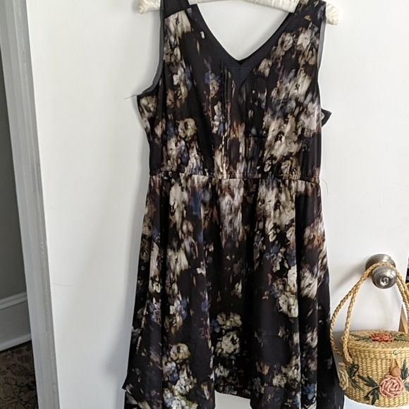 Vera Wang Dress - Picture 2 of 2